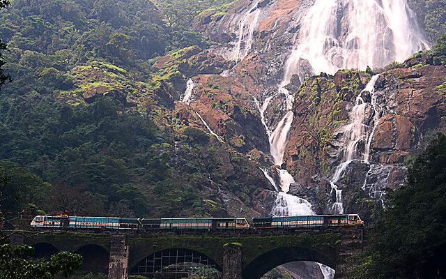 dudhsagar-waterfalls