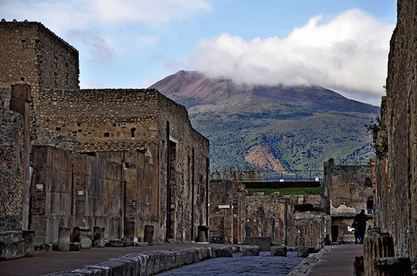 pompeii-under-vesuvius