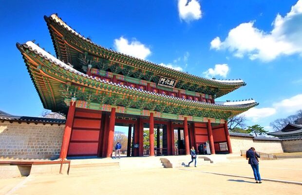 10-amazing-things-to-do-in-seoul-south-korea-gyeongbok-palace-sabrina