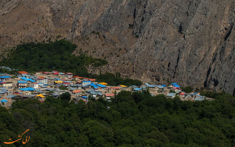 نمایی از خانه های روستای هیر