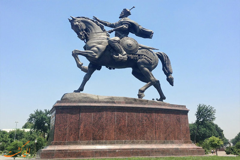 Amir Timur statue