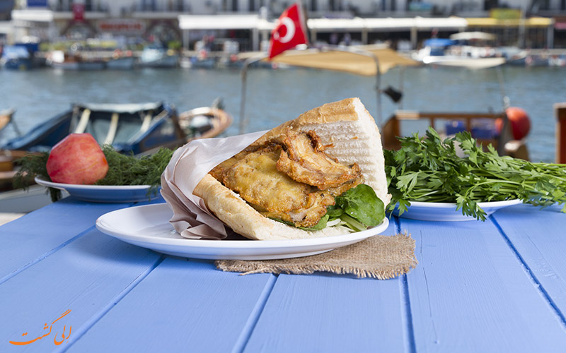 ساندویچ ماهی در استانبول