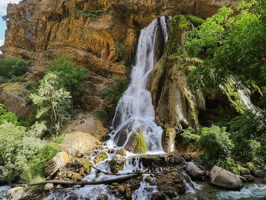 آبشار آب سفید الیگودرز