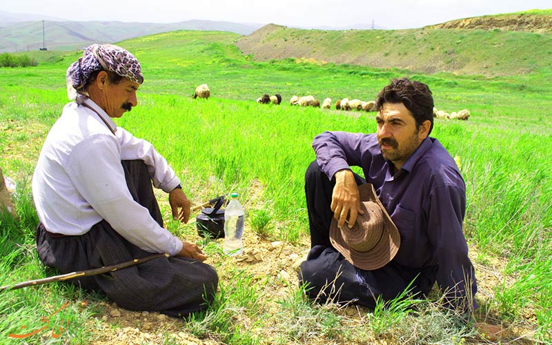 نکات سفر به مناطق روستایی - کمک به مردم روستا