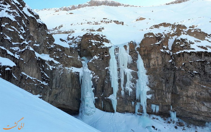 آبشار خور در فصل زمستان