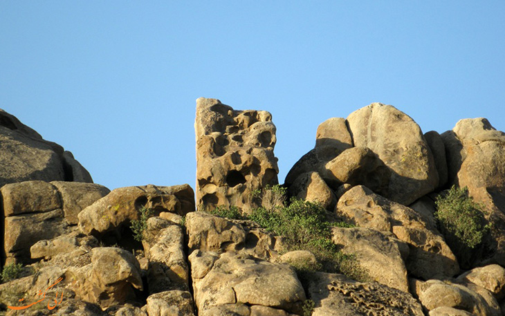 روستای خورنج با سنگ های افسانه ای