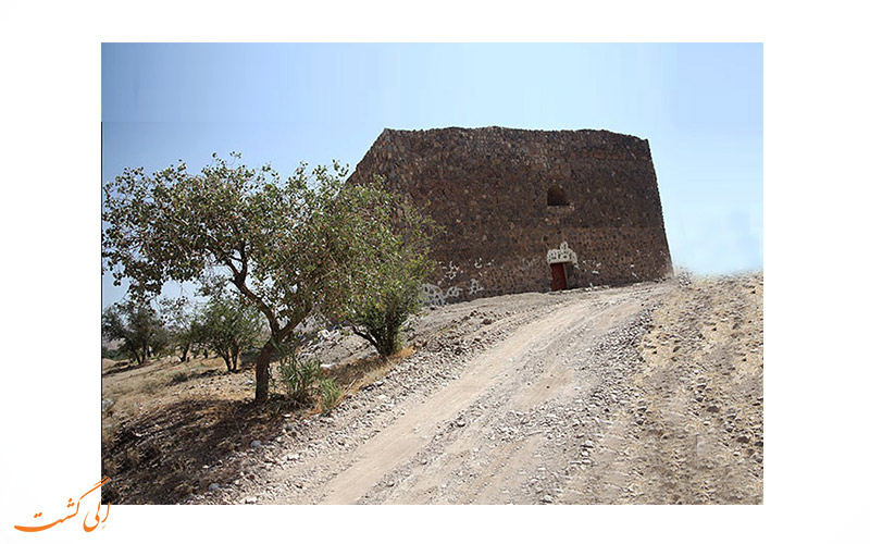 خمره ی سفالی تاریخی در شهر ری