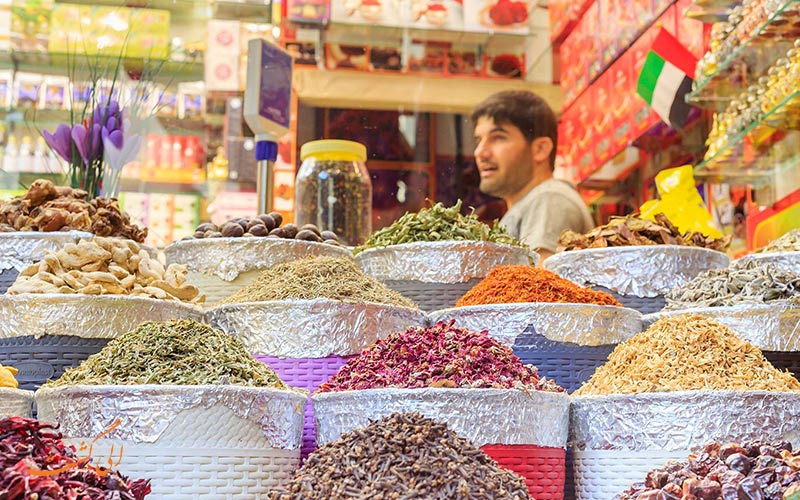 بازار معروف ادویه دبی در منطقه الراس در مجاورت خلیج فارس قرار دارد.