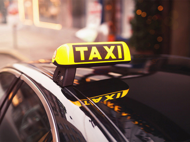 نقش تاکسی در حمل و نقل عمومی وان - الی گشت