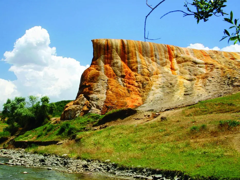 چشمه کانی گراوان سردشت