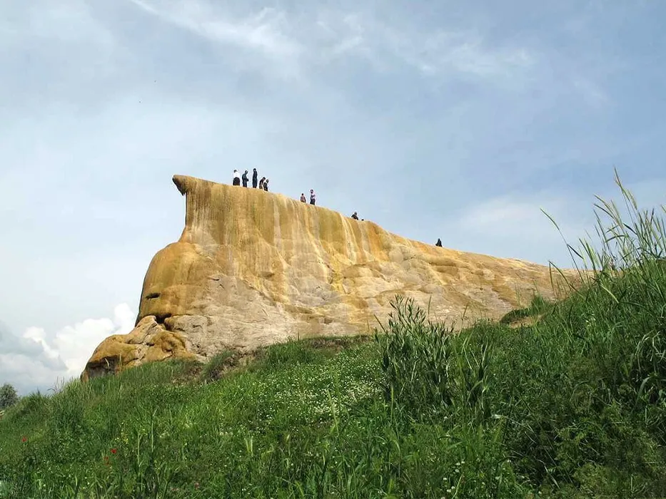 چشمه کانی گراوان سردشت