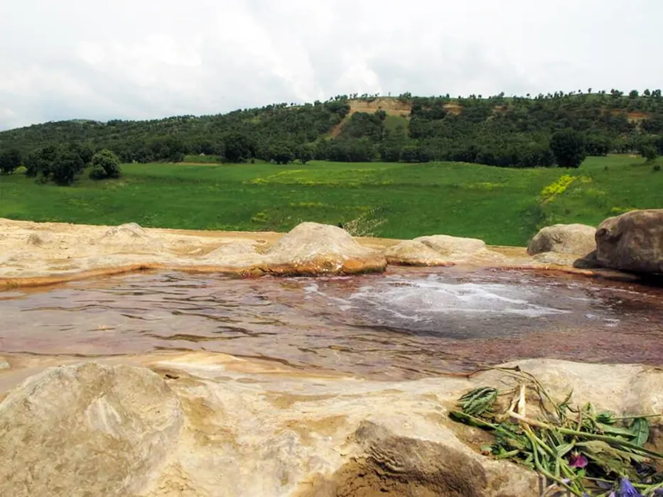 چشمه کانی گراوان سردشت